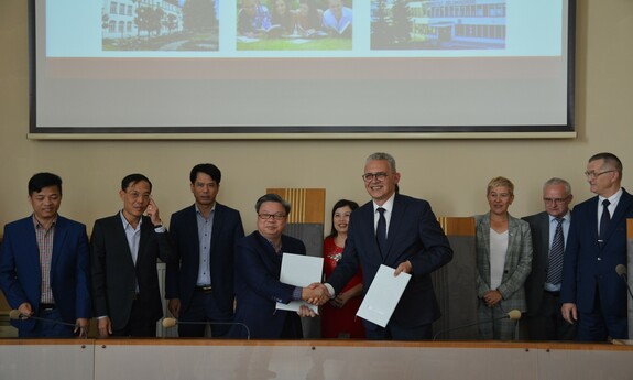Podpisanie umowy o współpracy pomiędzy Hong Duc University a Uniwersytetem Zielonogórskim