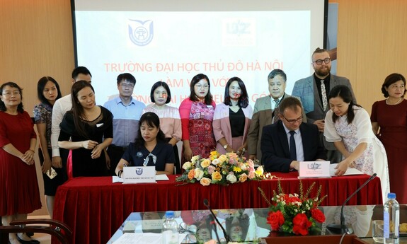 Podpisanie umowy o współpracy z Hanoi Metropolitan University
